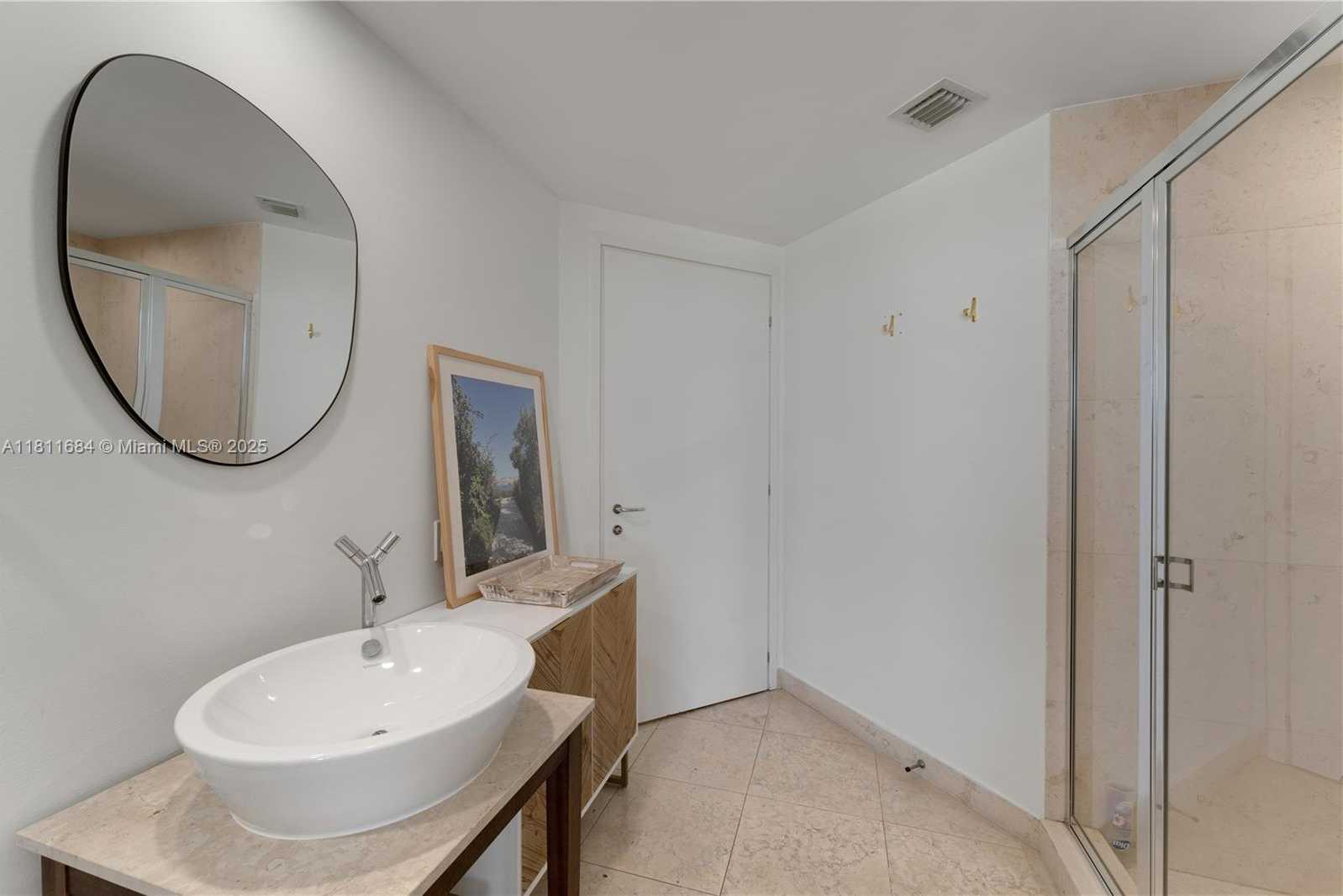 Small Image of 450 ALTON RD #1510, Miami Beach Number 18