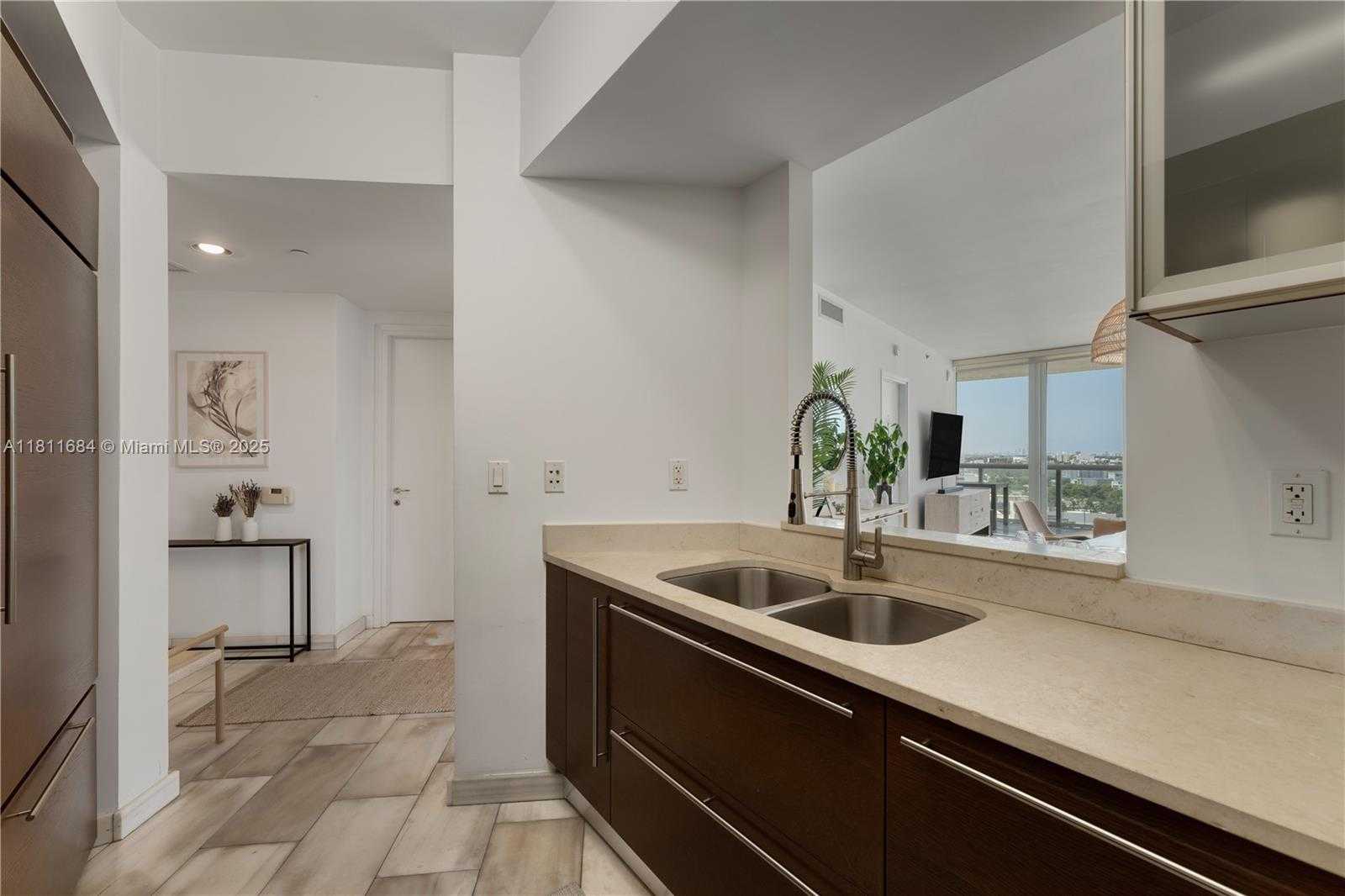 Small Image of 450 ALTON RD #1510, Miami Beach Number 8