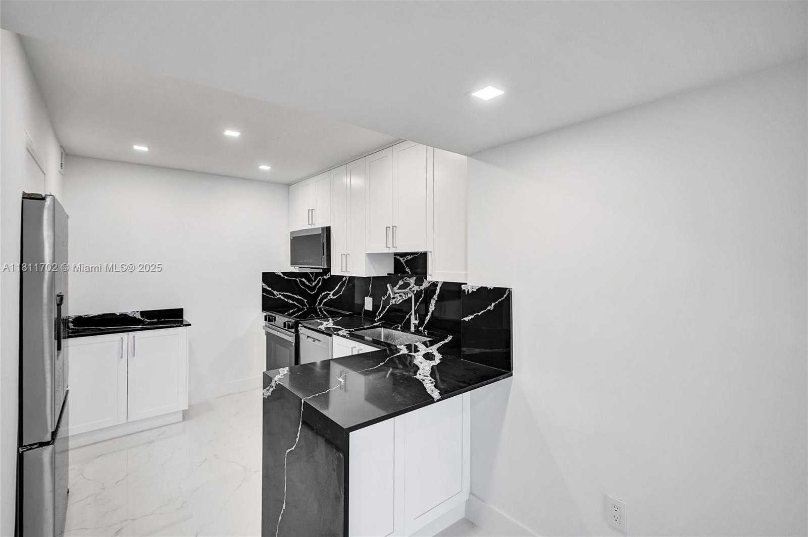 Small Image of 3625 NORTH COUNTRY CLUB DR #2310, Aventura Number 12