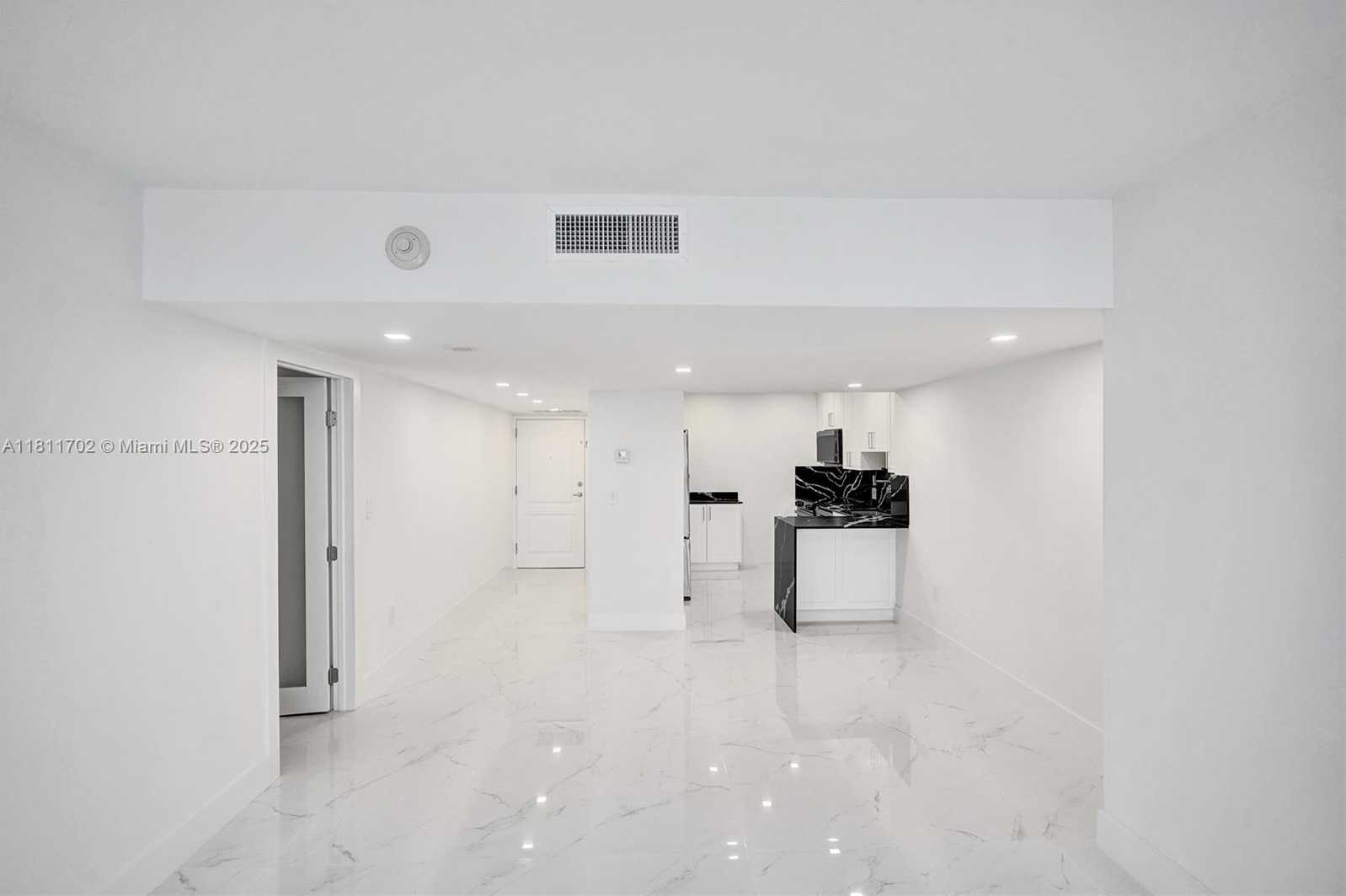 Small Image of 3625 NORTH COUNTRY CLUB DR #2310, Aventura Number 17