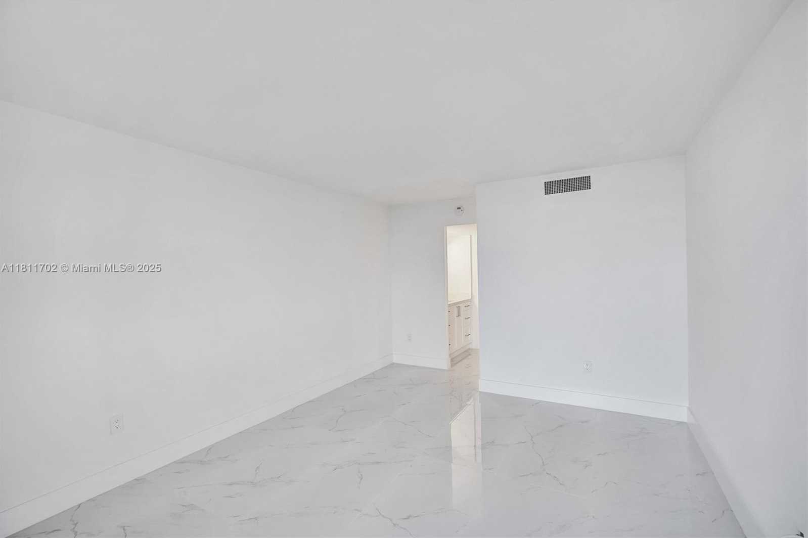 Small Image of 3625 NORTH COUNTRY CLUB DR #2310, Aventura Number 26