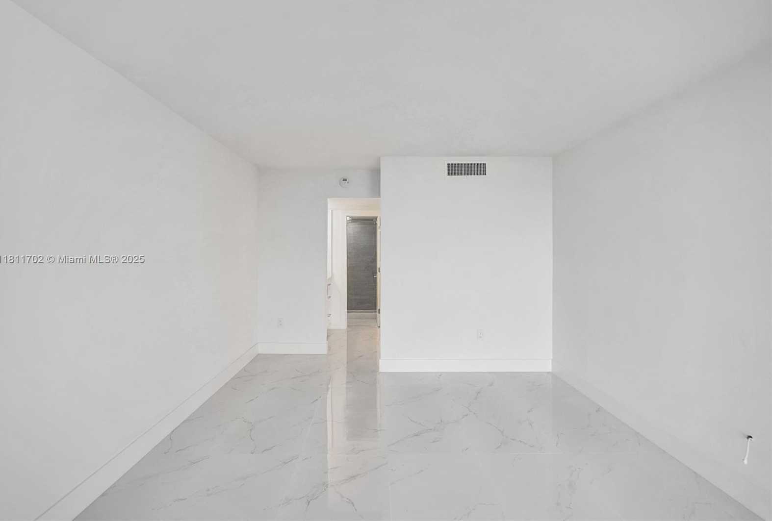 Small Image of 3625 NORTH COUNTRY CLUB DR #2310, Aventura Number 27