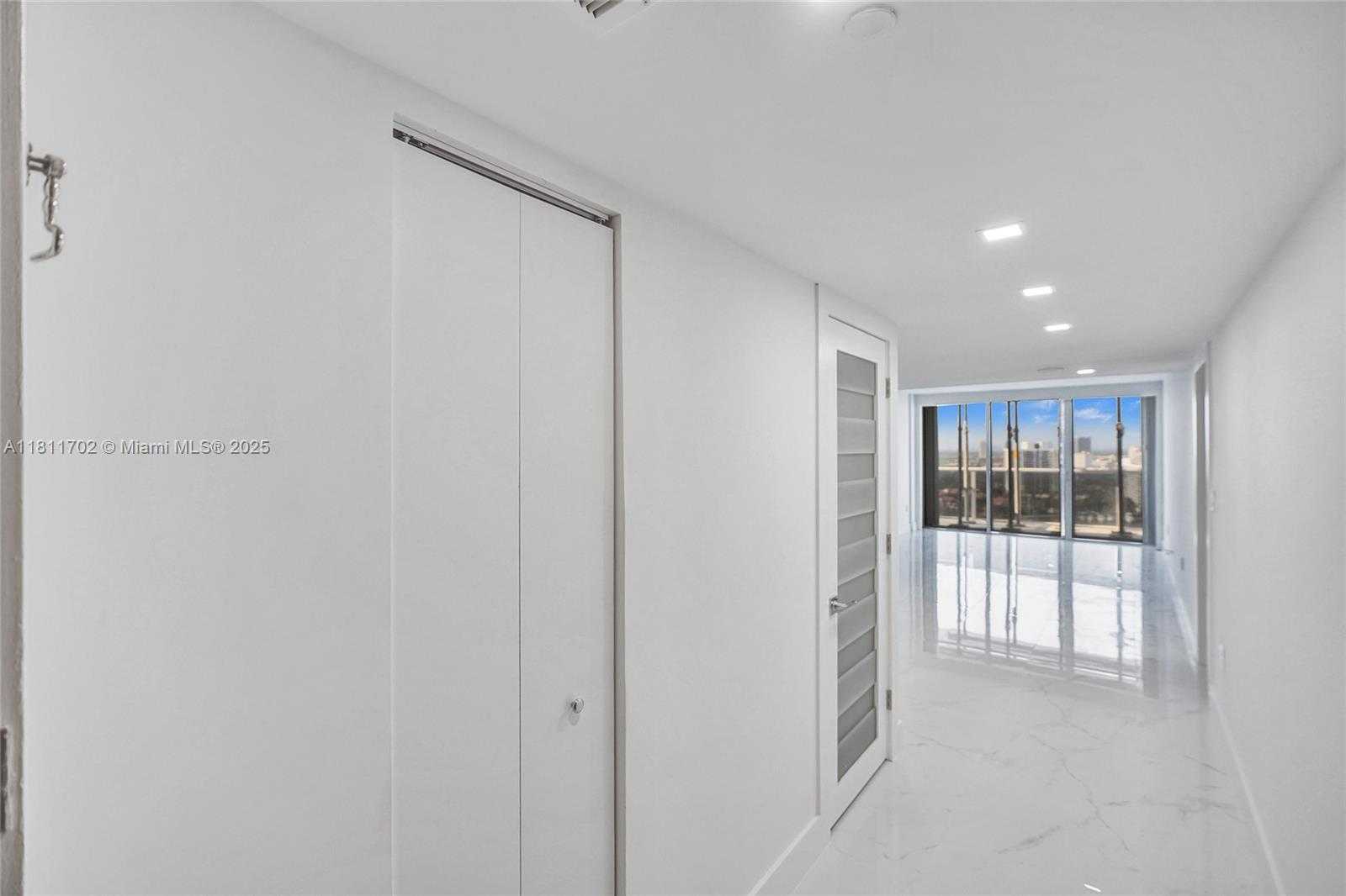 Small Image of 3625 NORTH COUNTRY CLUB DR #2310, Aventura Number 36