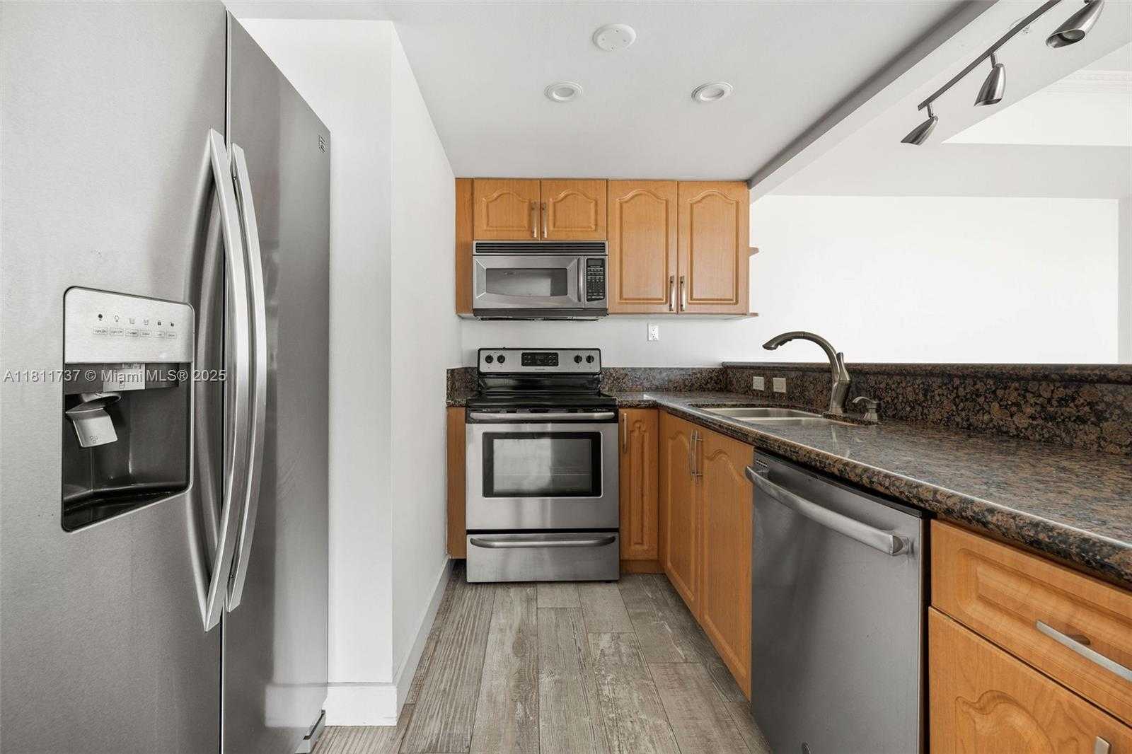 Small Image of 650 WEST AVE #1508, Miami Beach Number 14