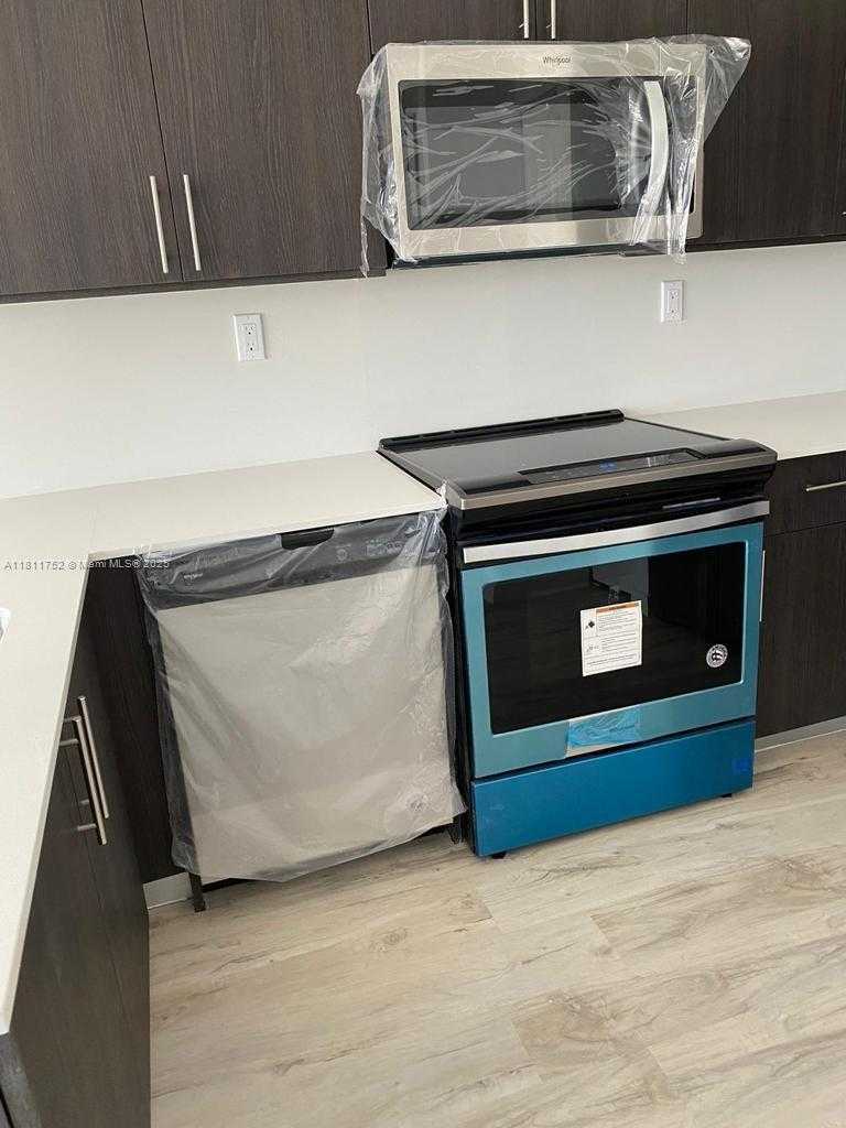 Small Image of 15520 SOUTH WEST 136TH ST #211, Miami Number 3