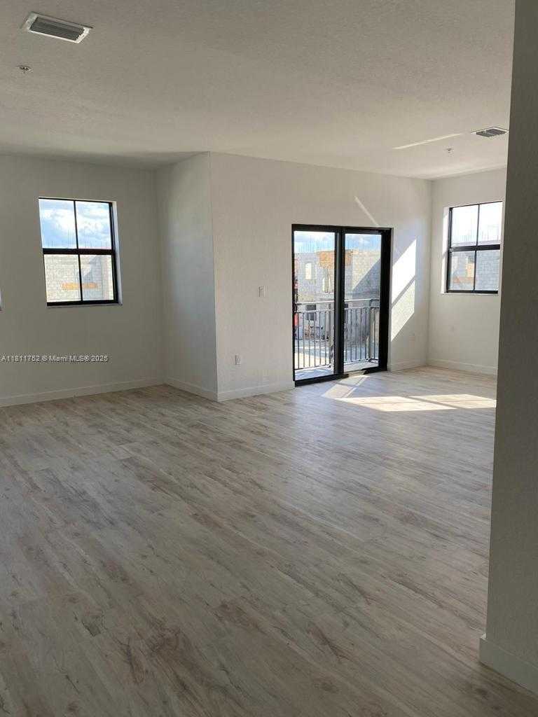 Small Image of 15520 SOUTH WEST 136TH ST #211, Miami Number 5