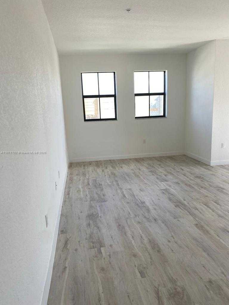 Small Image of 15520 SOUTH WEST 136TH ST #211, Miami Number 6