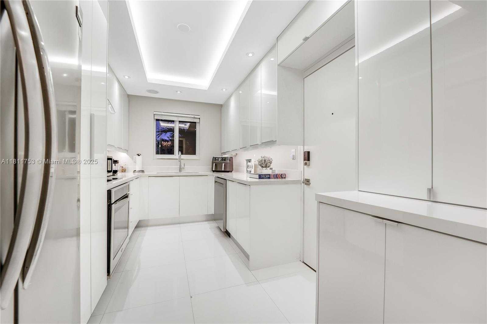 Small Image of 10190 COLLINS AVE #204, Bal Harbour Number 21