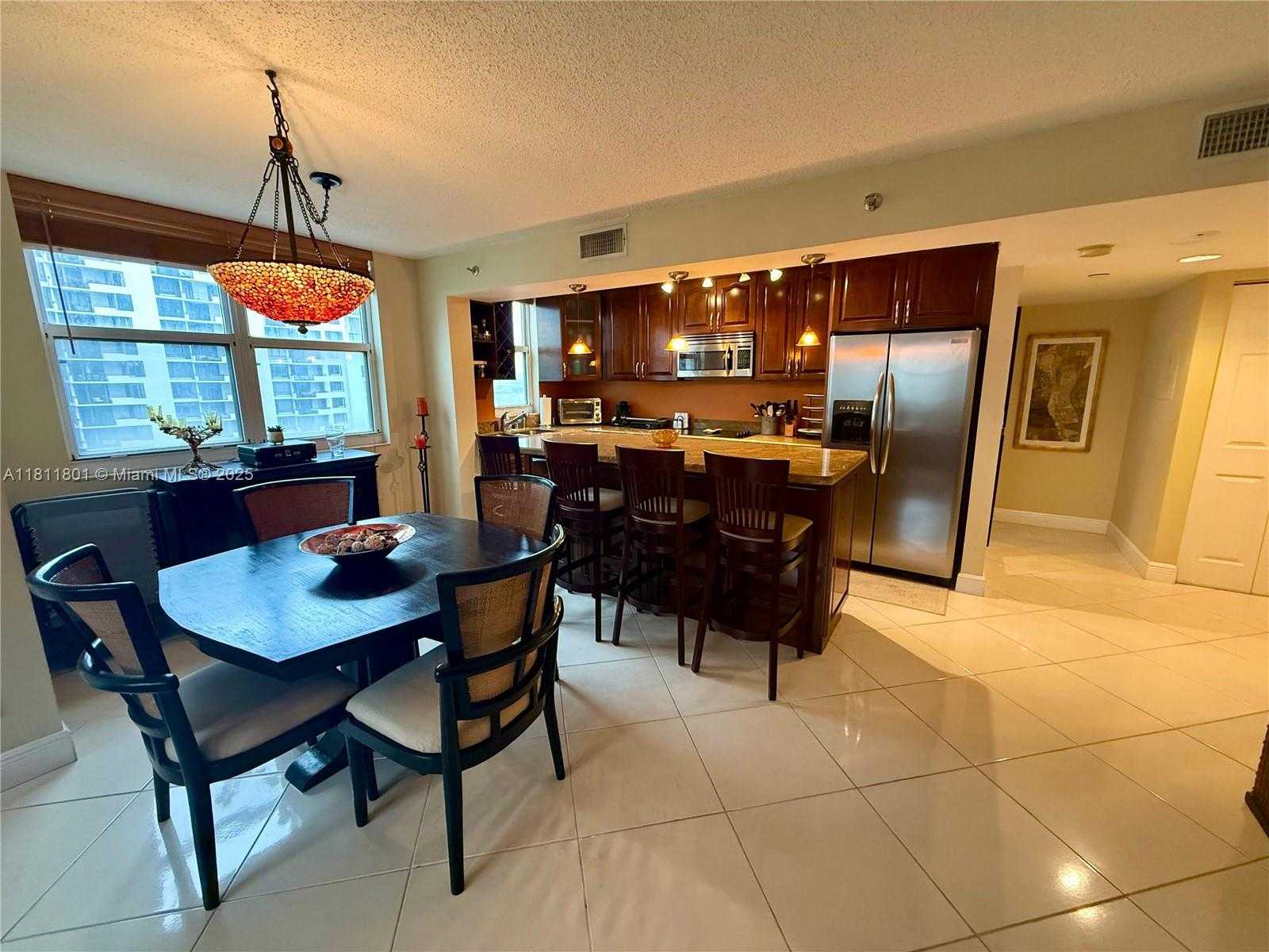 Small Image of 770 CLAUGHTON ISLAND DR #1101, Miami Number 4