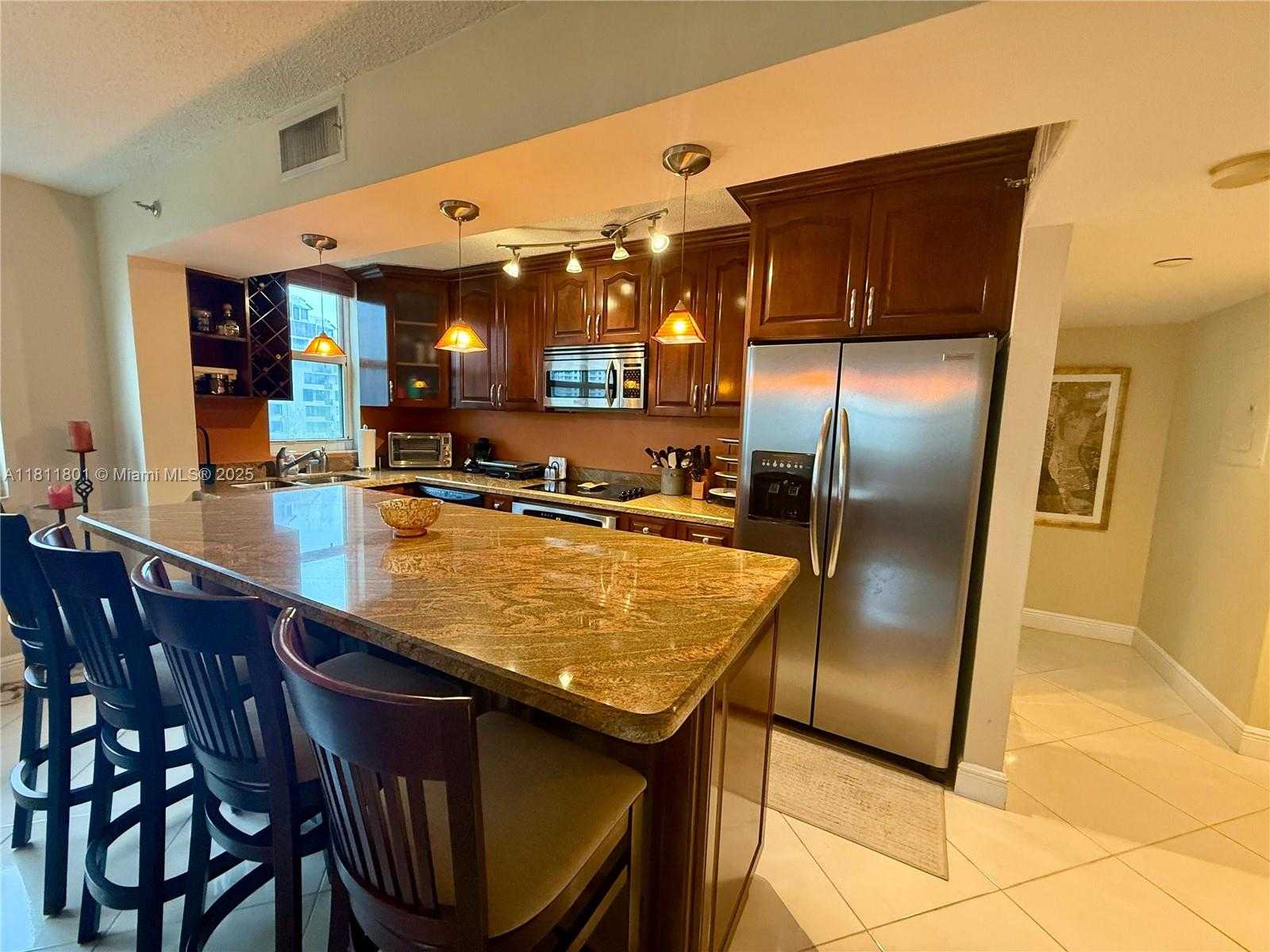 Small Image of 770 CLAUGHTON ISLAND DR #1101, Miami Number 5