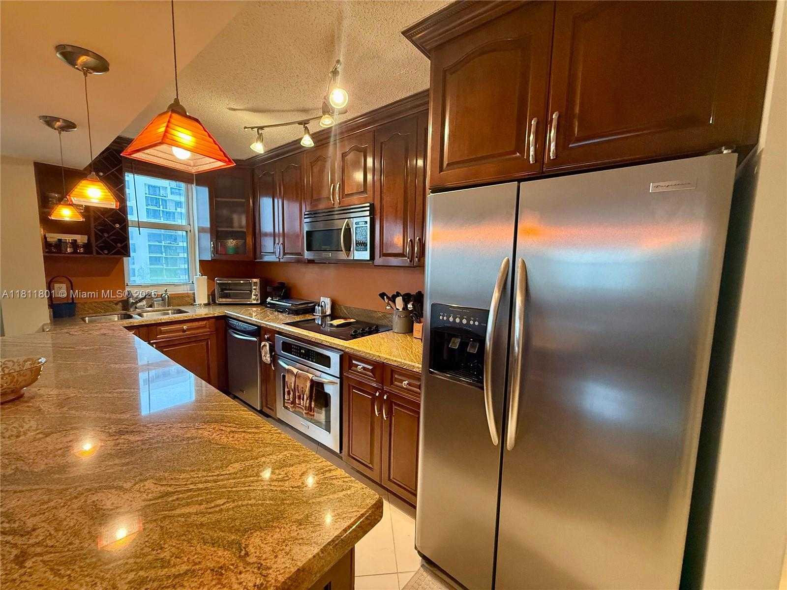 Small Image of 770 CLAUGHTON ISLAND DR #1101, Miami Number 7