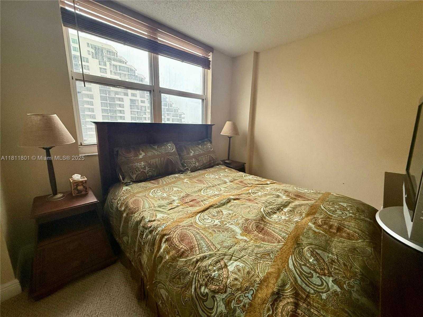 Small Image of 770 CLAUGHTON ISLAND DR #1101, Miami Number 9