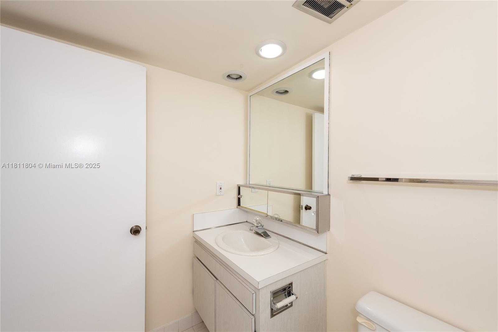 Small Image of 600 BILTMORE WAY #1014, Coral Gables Number 17