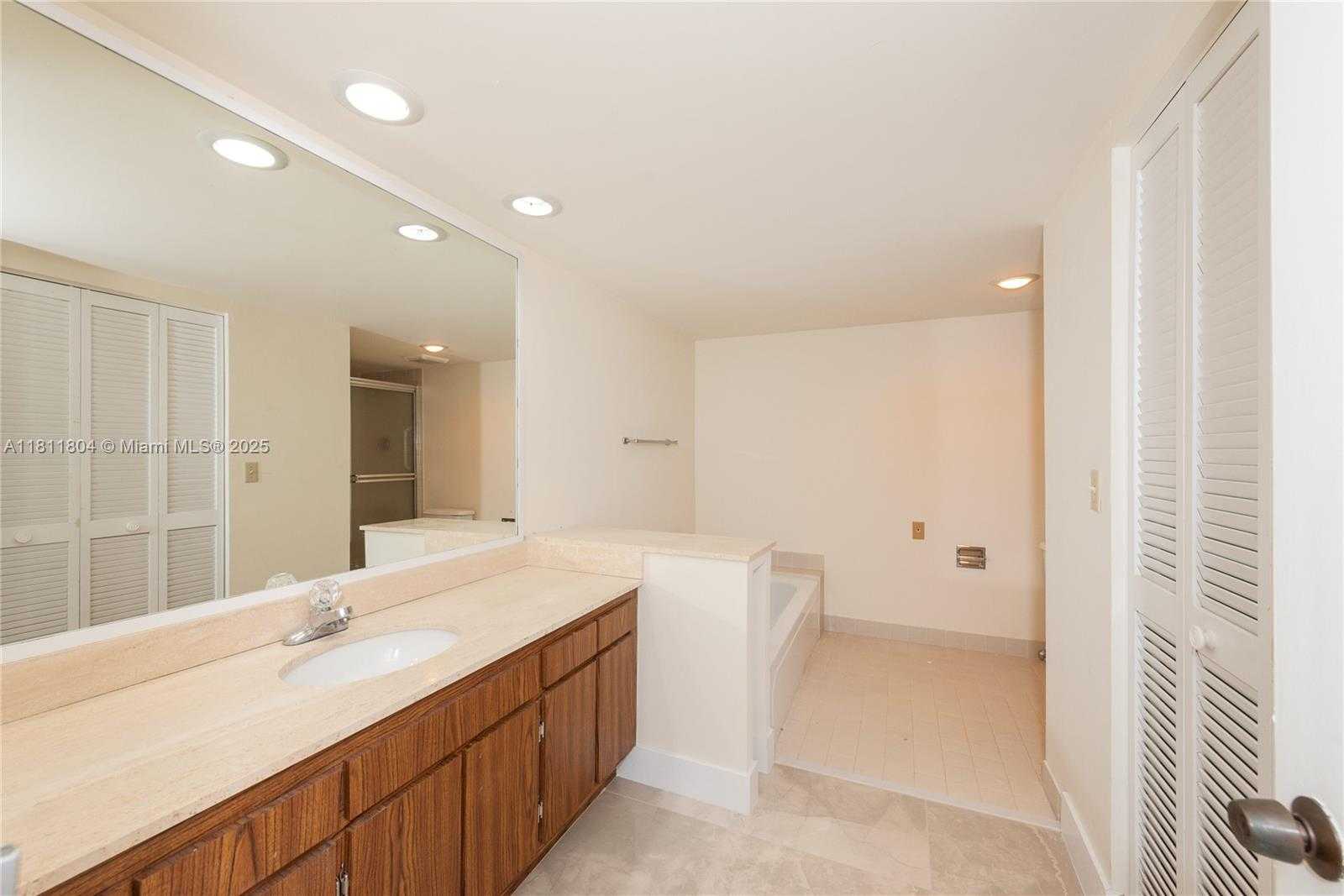Small Image of 600 BILTMORE WAY #1014, Coral Gables Number 21