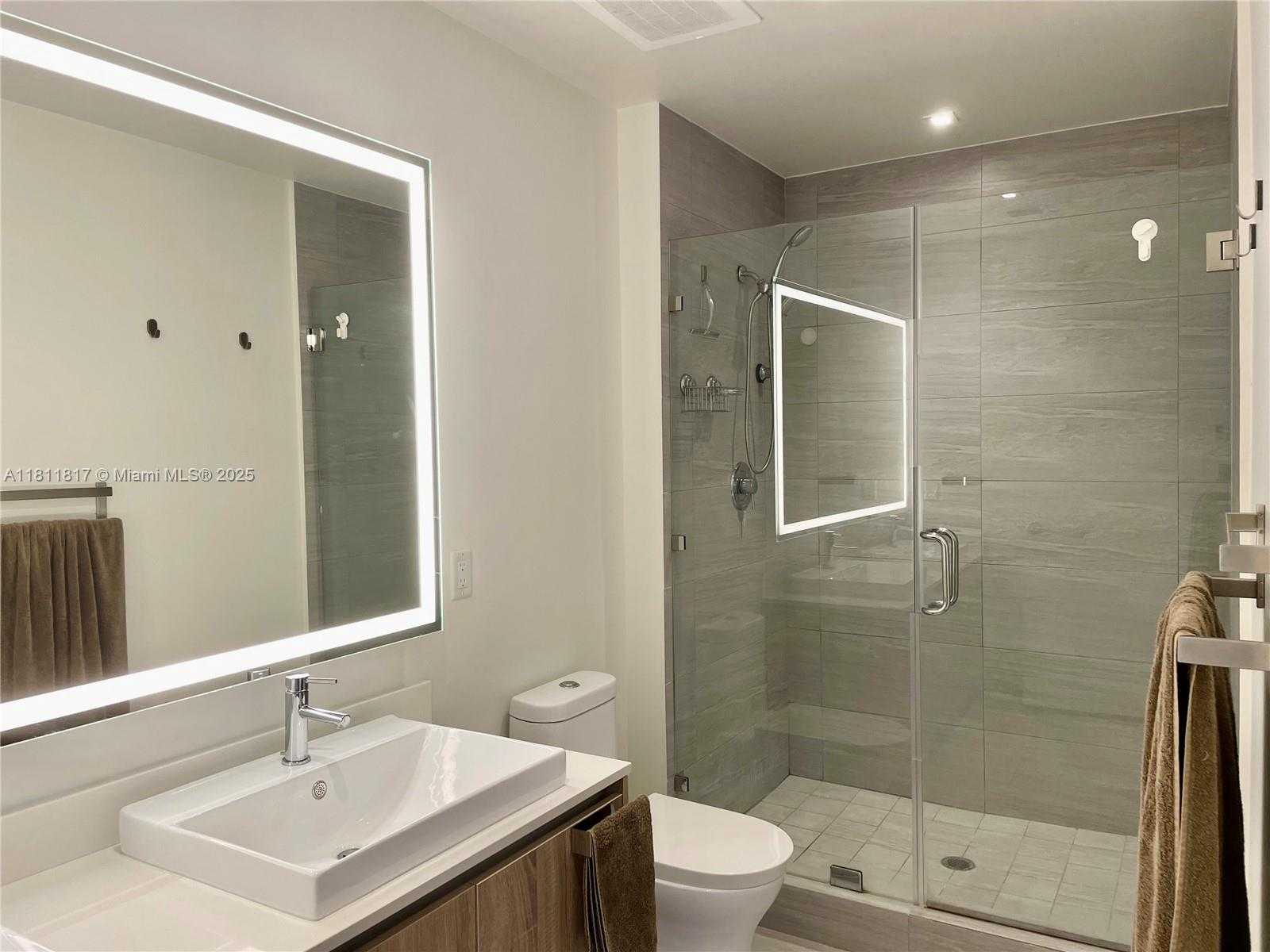 Small Image of Aventura Number 12