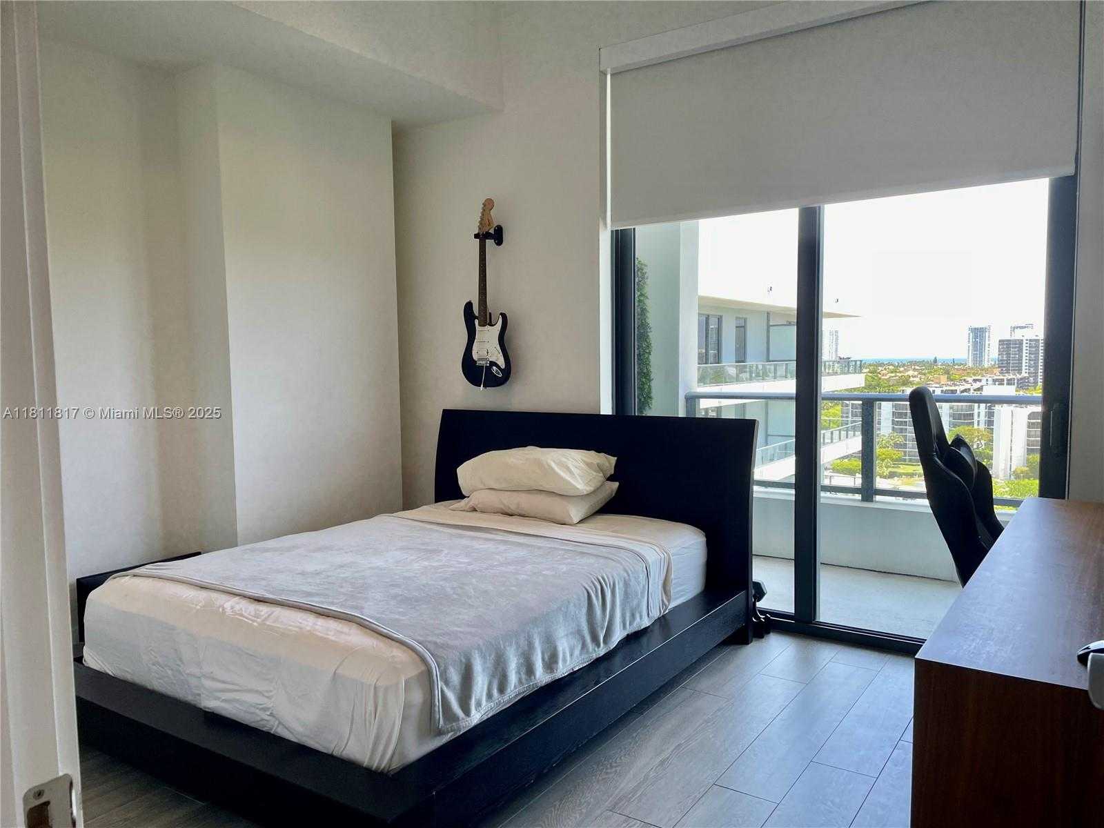 Small Image of Aventura Number 14