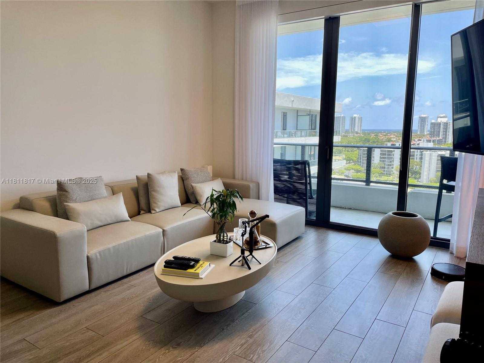 Small Image of Aventura Number 19