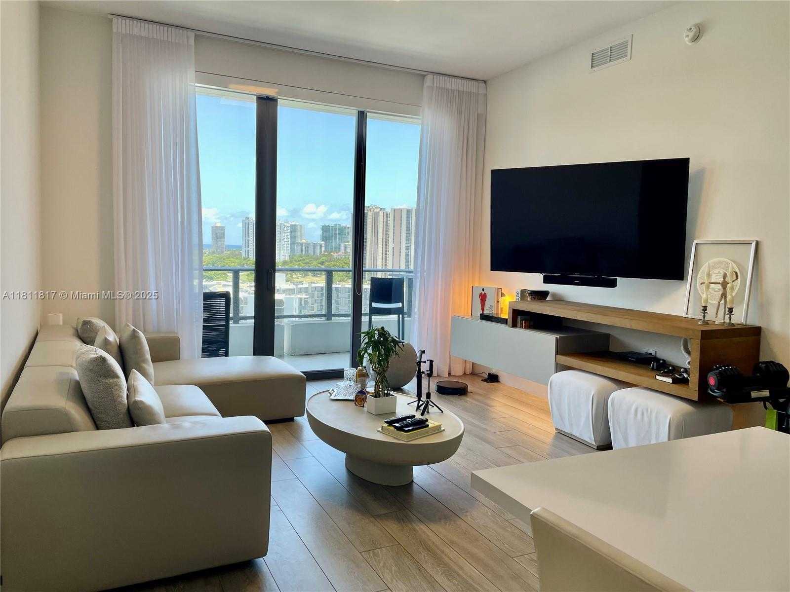 Small Image of Aventura Number 3