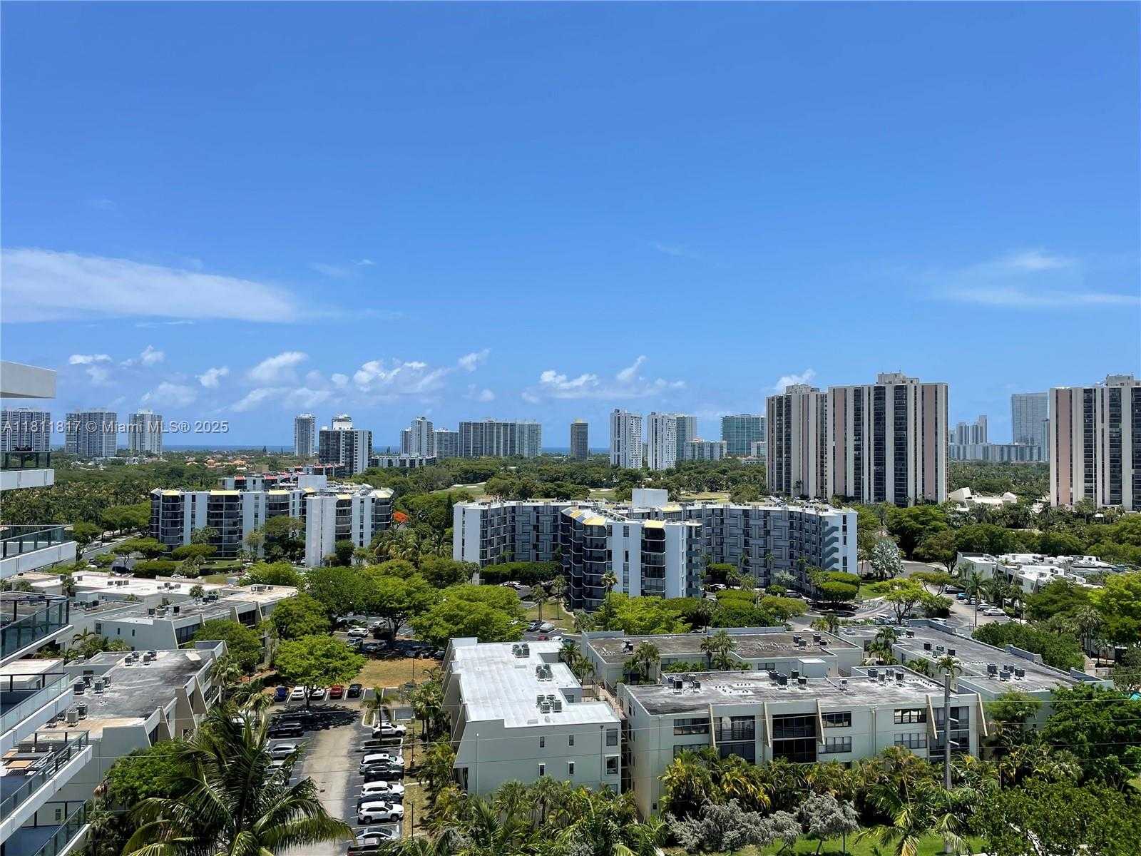 Small Image of Aventura Number 33