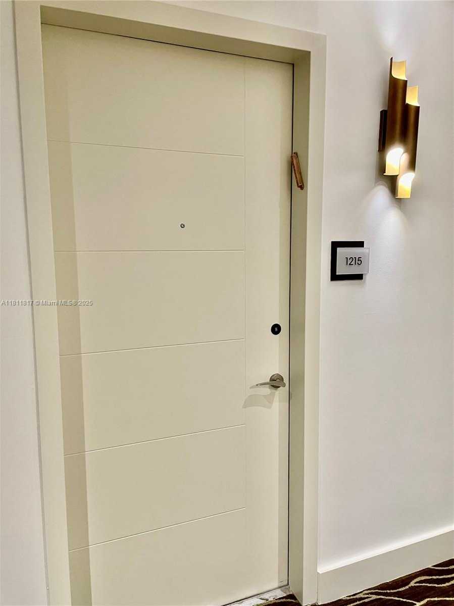 Small Image of Aventura Number 39