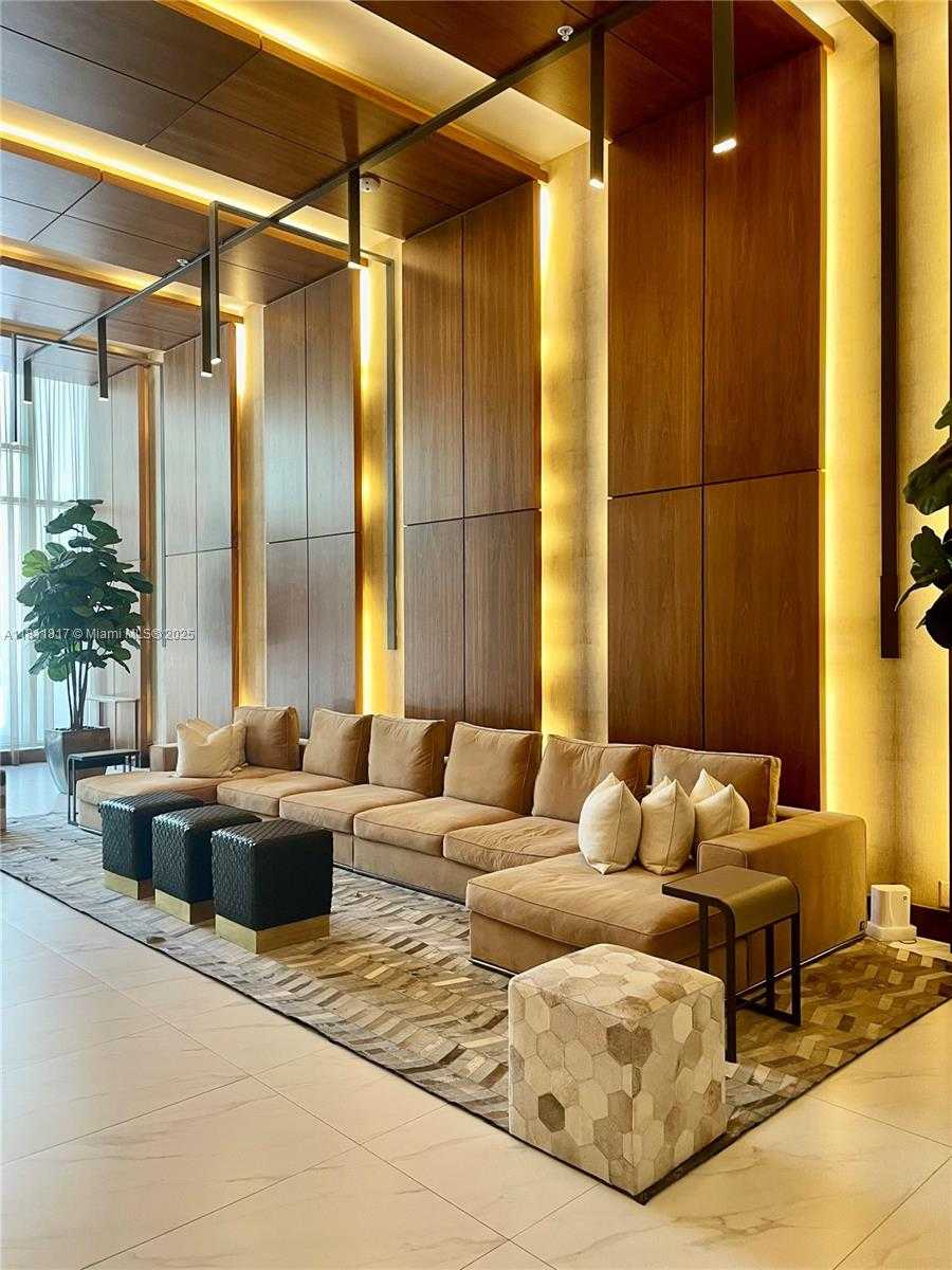 Small Image of Aventura Number 40