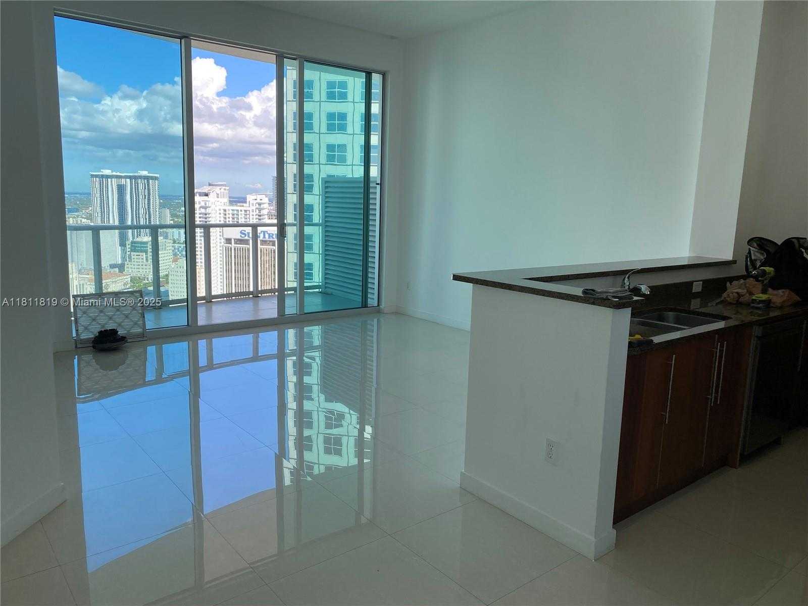 Small Image of 300 SOUTH BISCAYNE BLVD #PH-3905, Miami Number 3