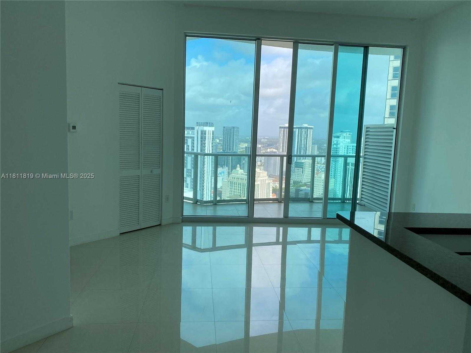 Small Image of 300 SOUTH BISCAYNE BLVD #PH-3905, Miami Number 4