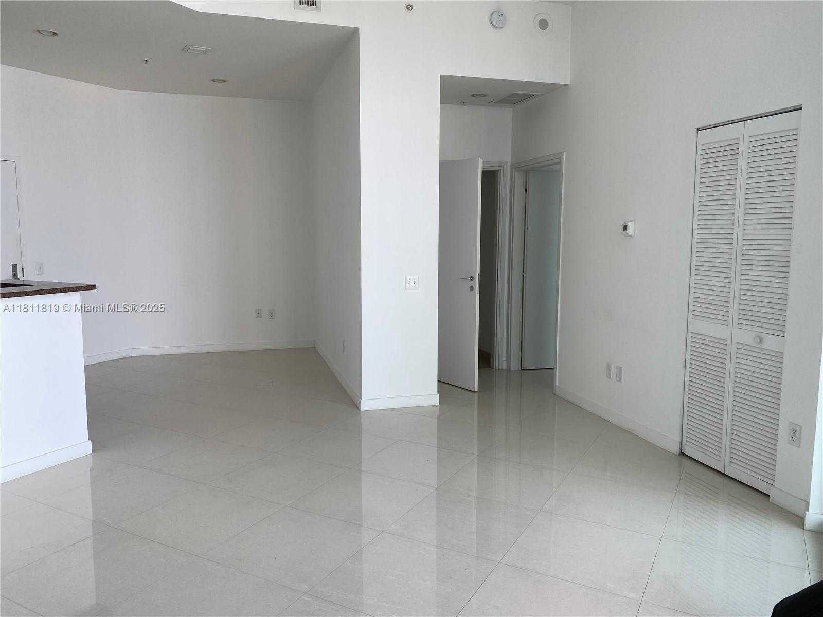 Small Image of 300 SOUTH BISCAYNE BLVD #PH-3905, Miami Number 5