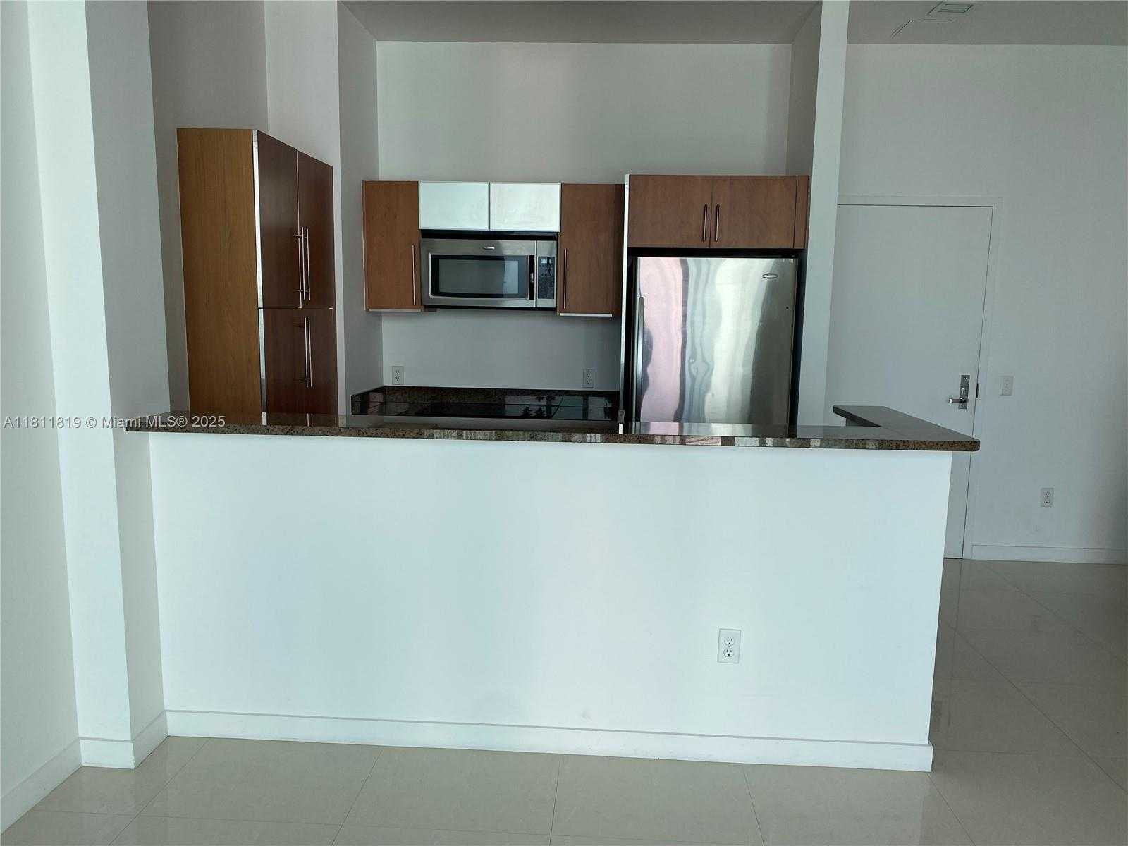 Small Image of 300 SOUTH BISCAYNE BLVD #PH-3905, Miami Number 6