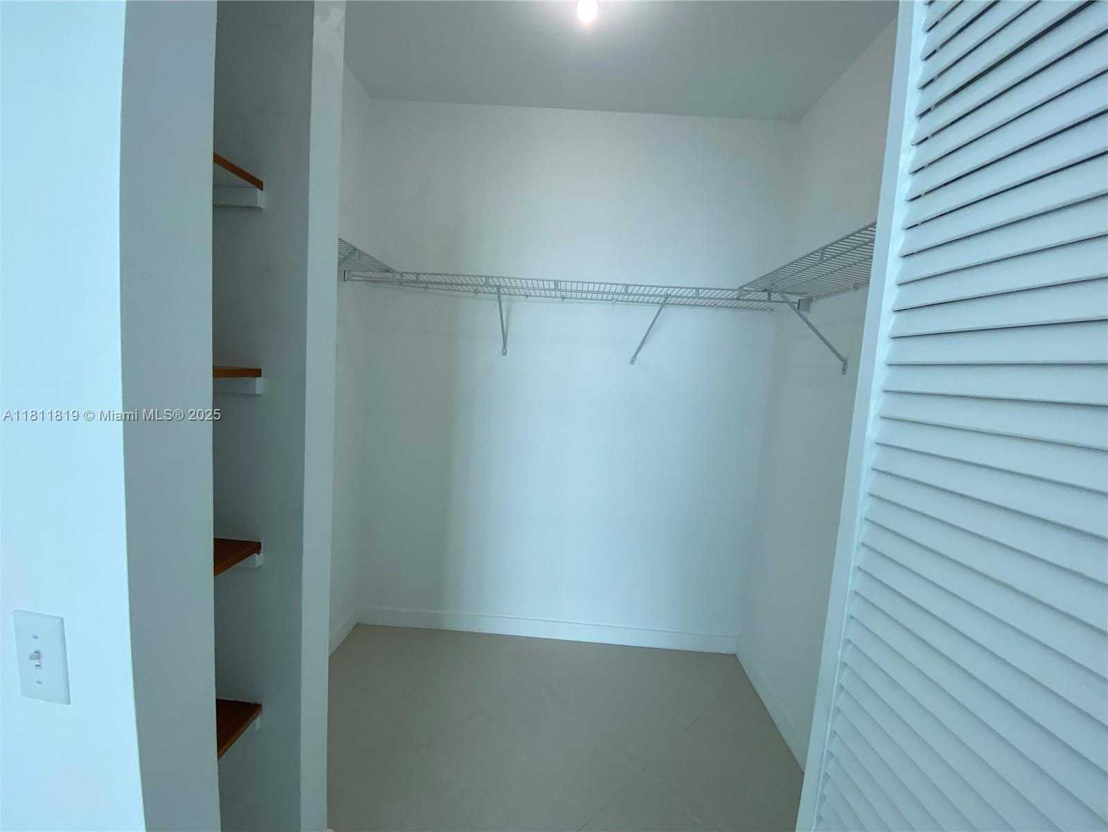 Small Image of 300 SOUTH BISCAYNE BLVD #PH-3905, Miami Number 9