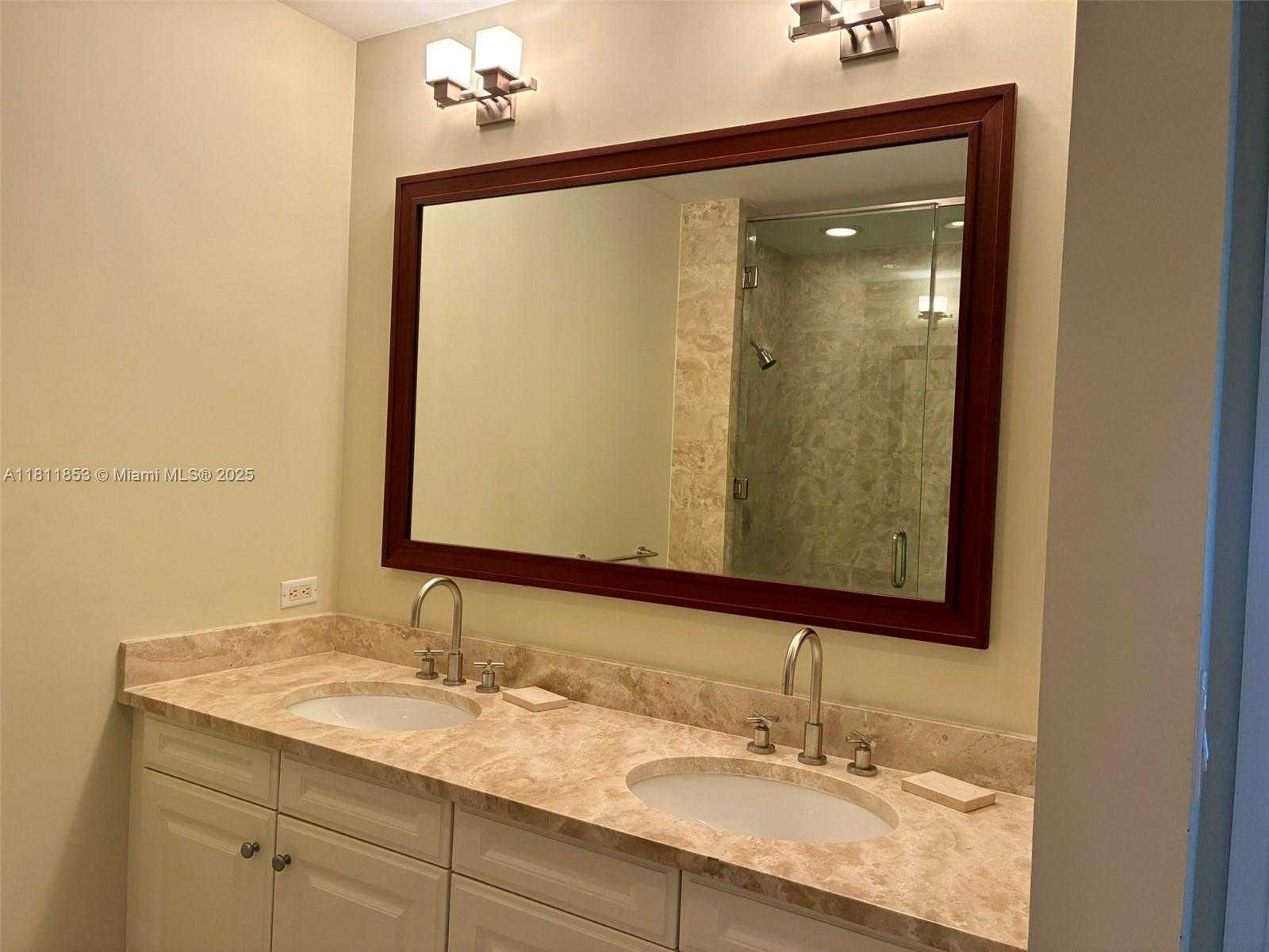 Small Image of 1425 BRICKELL AVE #55A, Miami Number 11