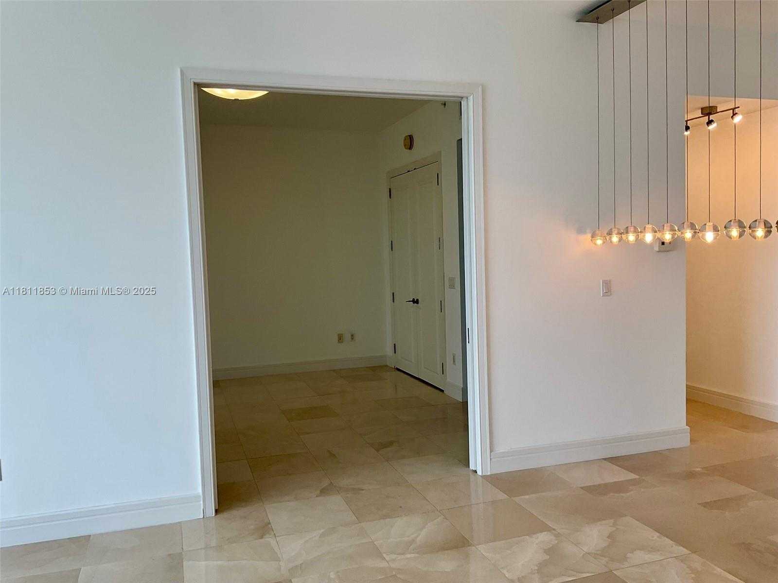 Small Image of 1425 BRICKELL AVE #55A, Miami Number 12