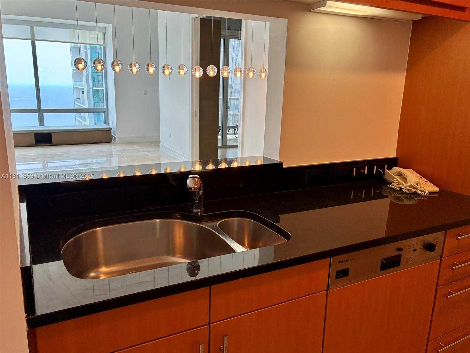Small Image of 1425 BRICKELL AVE #55A, Miami Number 17