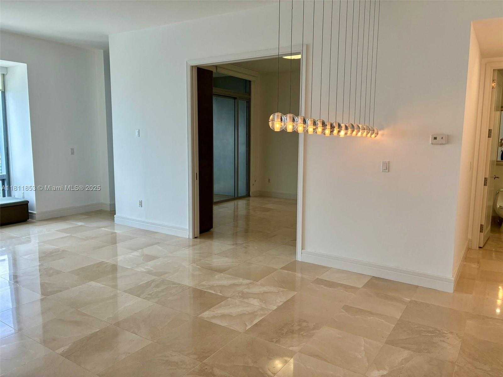 Small Image of 1425 BRICKELL AVE #55A, Miami Number 4