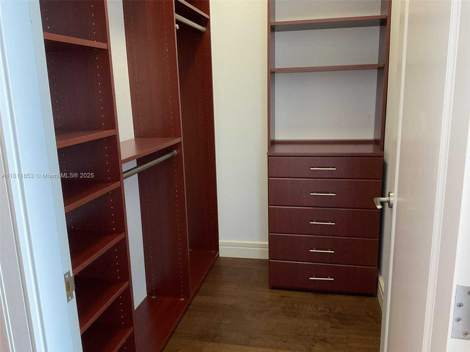 Small Image of 1425 BRICKELL AVE #55A, Miami Number 9