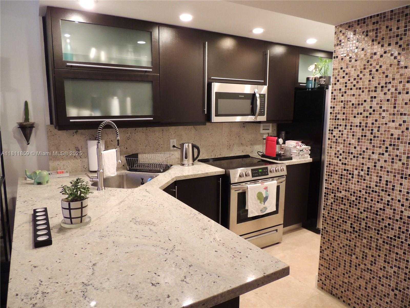 Small Image of 1000 WEST AVE #1420, Miami Beach Number 14