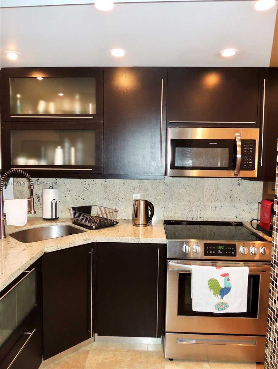 Small Image of 1000 WEST AVE #1420, Miami Beach Number 15