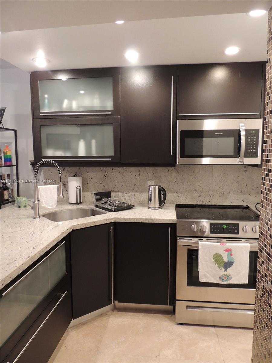 Small Image of 1000 WEST AVE #1420, Miami Beach Number 16