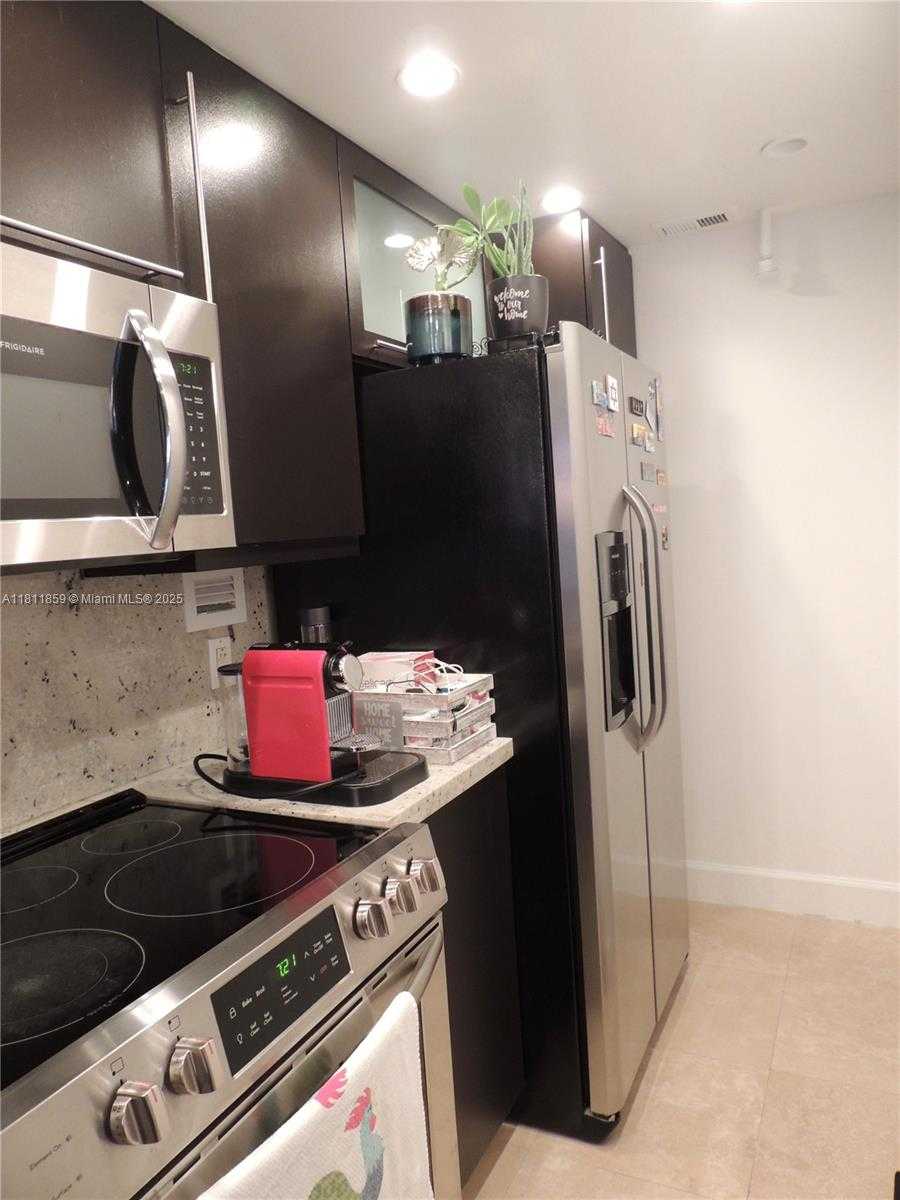 Small Image of 1000 WEST AVE #1420, Miami Beach Number 17