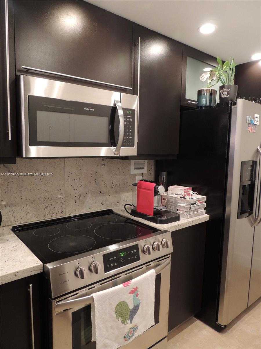 Small Image of 1000 WEST AVE #1420, Miami Beach Number 18