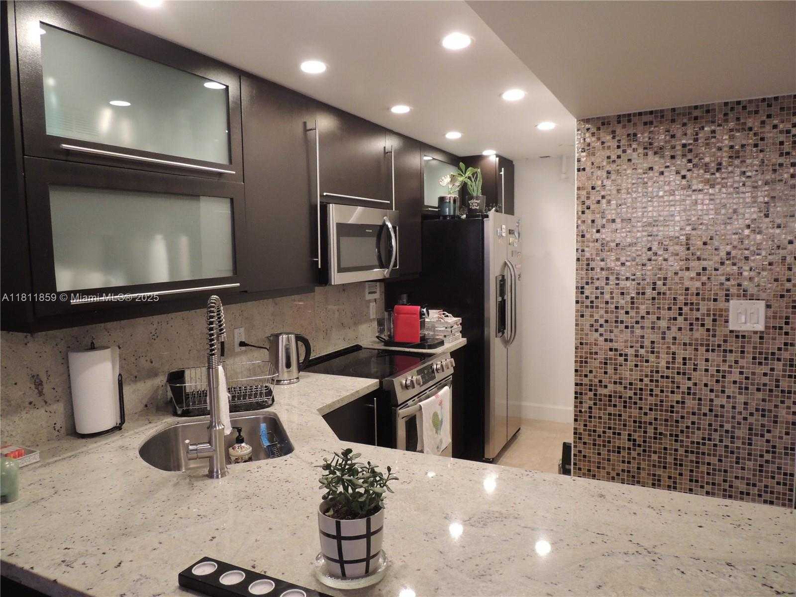 Small Image of 1000 WEST AVE #1420, Miami Beach Number 20