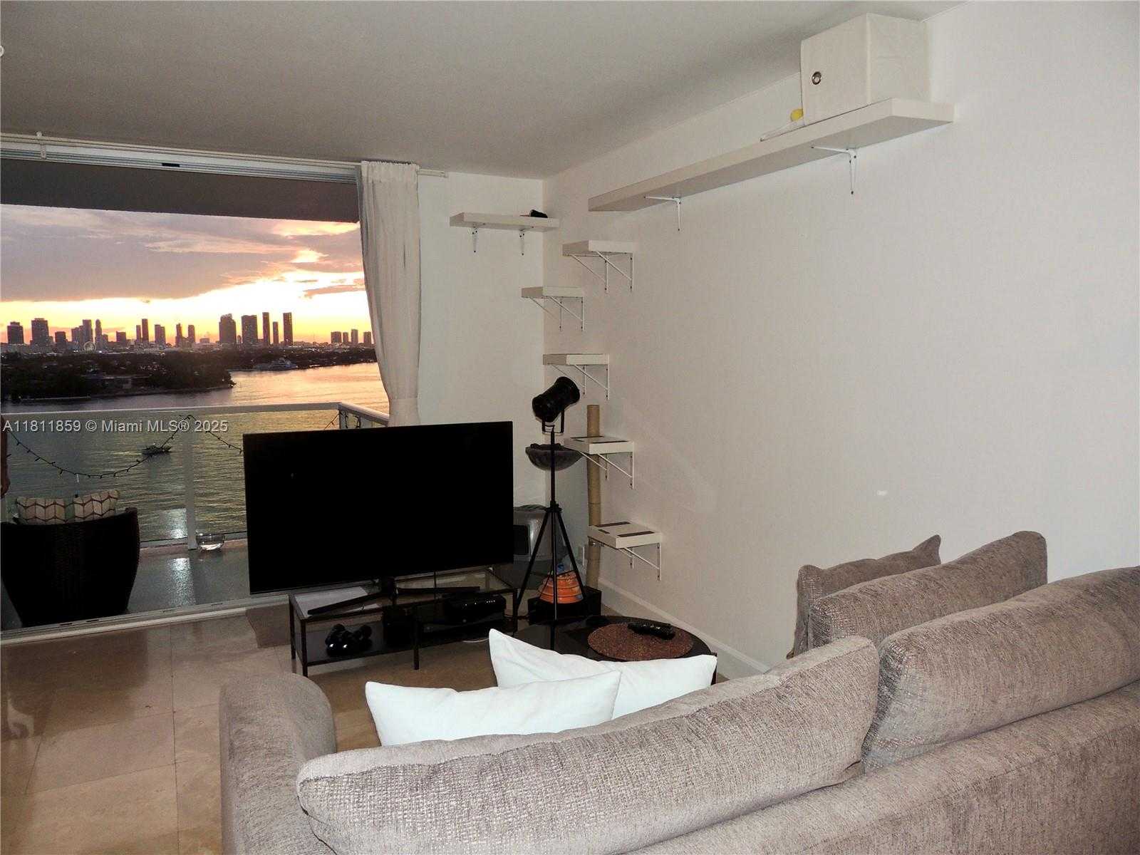 Small Image of 1000 WEST AVE #1420, Miami Beach Number 31