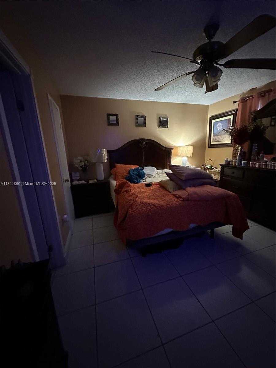 Small Image of Miami Number 10