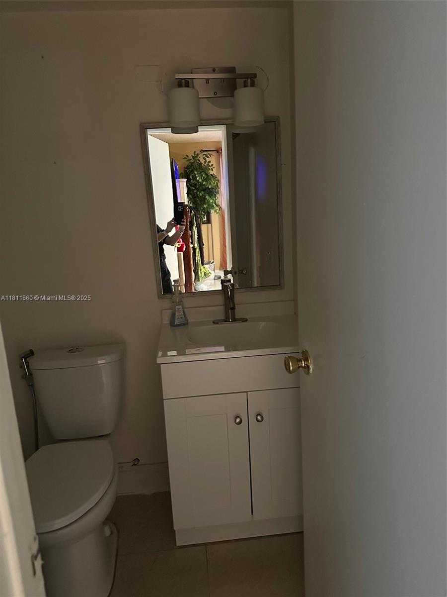 Small Image of Miami Number 9