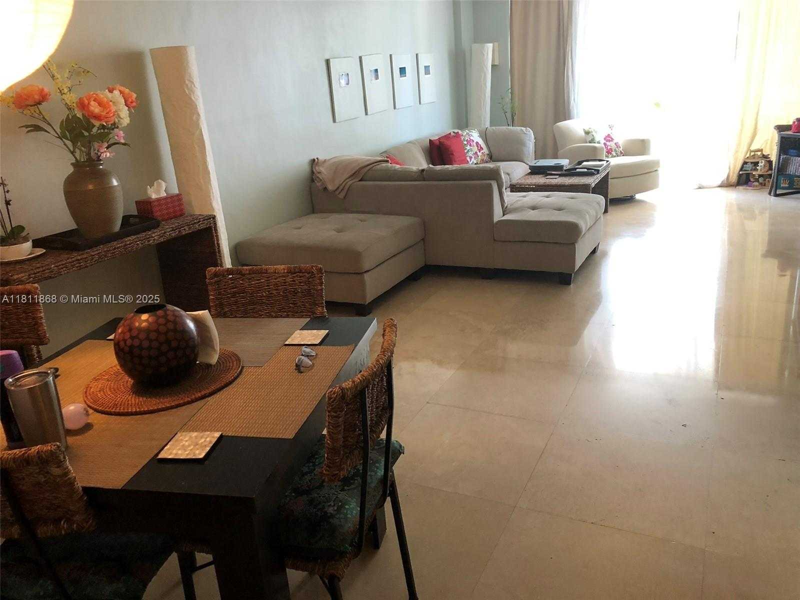 Small Image of 800 #336, Miami Beach Number 3