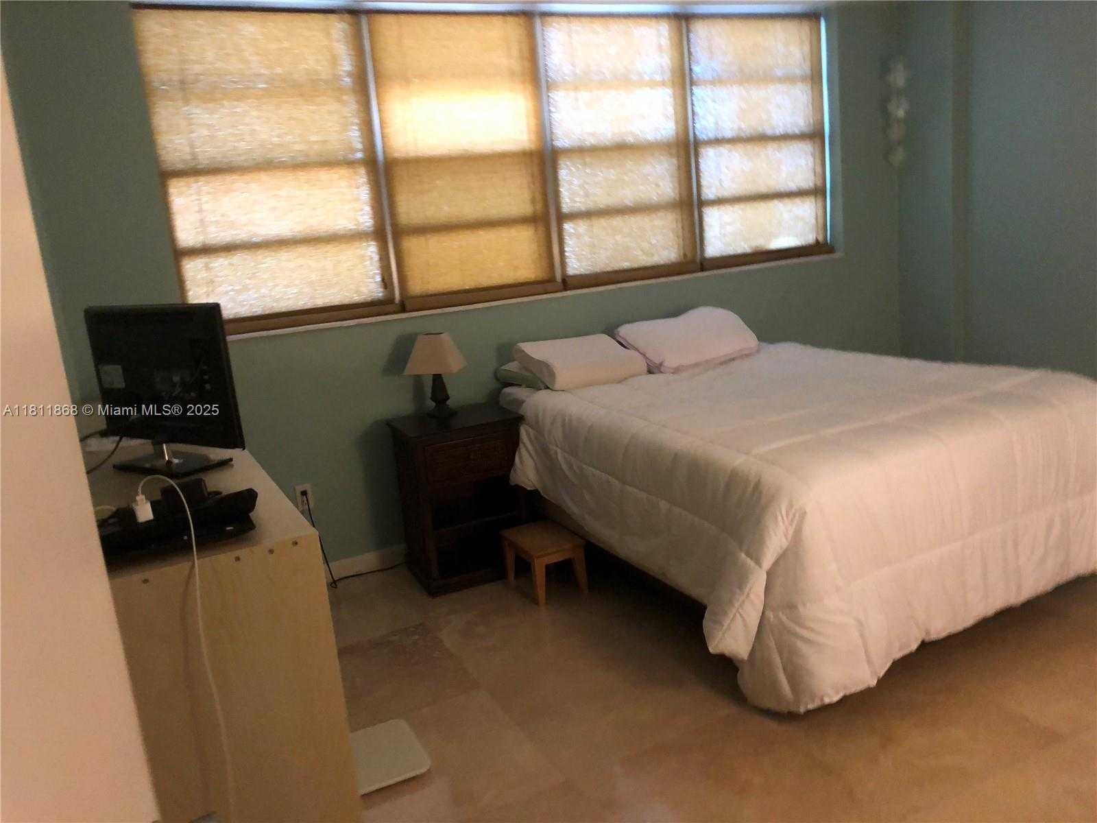 Small Image of 800 #336, Miami Beach Number 4