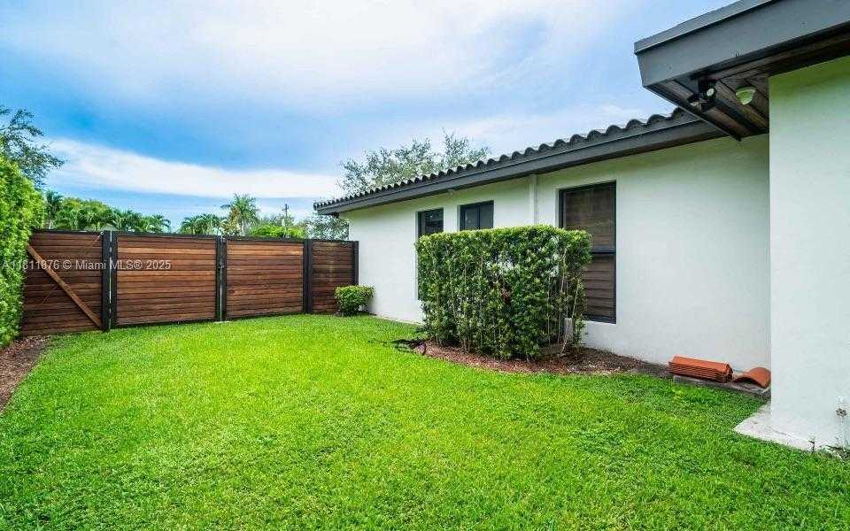 Small Image of 8799 SOUTH WEST 80TH ST, Miami Number 29
