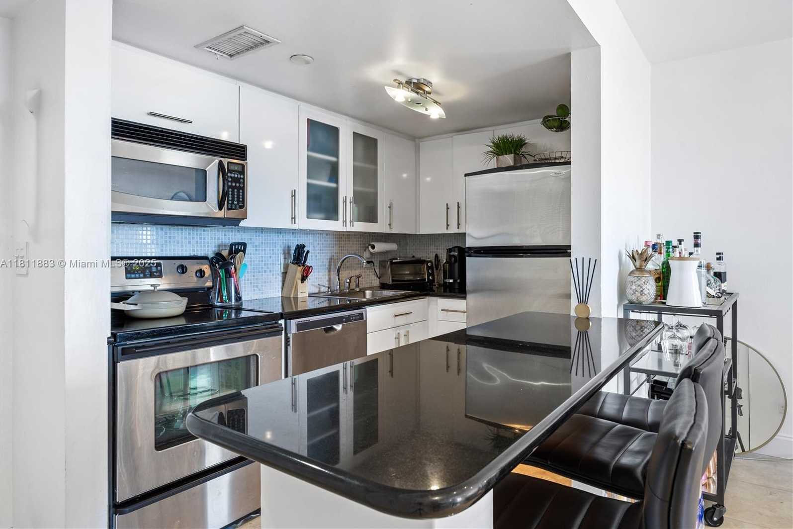 Small Image of 770 CLAUGHTON ISLAND DR #1008, Miami Number 10