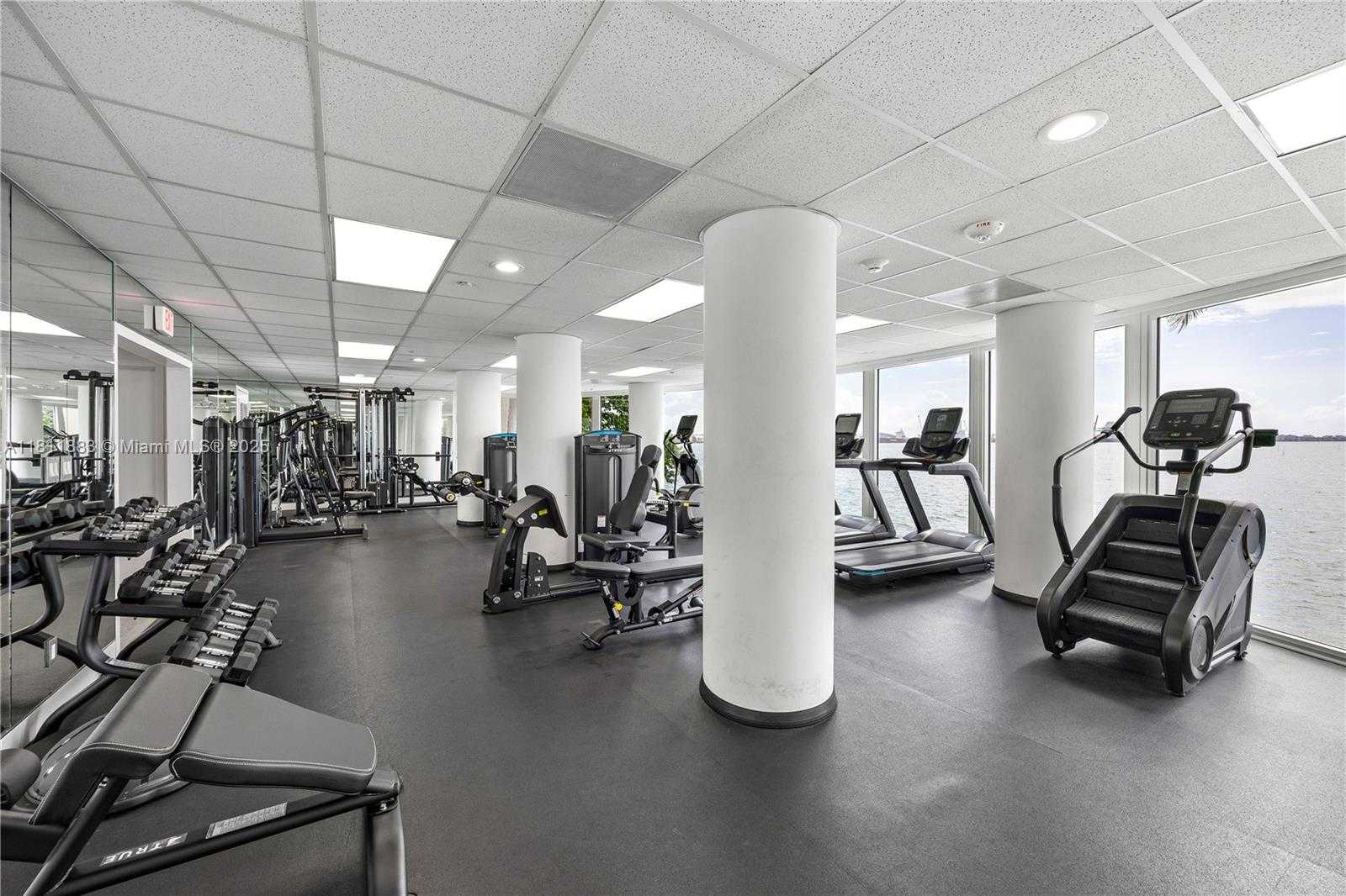 Small Image of 770 CLAUGHTON ISLAND DR #1008, Miami Number 23