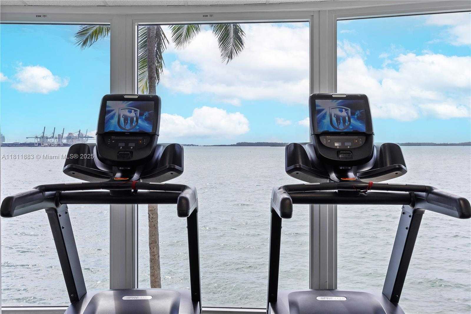 Small Image of 770 CLAUGHTON ISLAND DR #1008, Miami Number 24